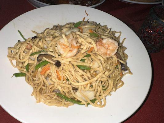 Seafood e-fu noodles