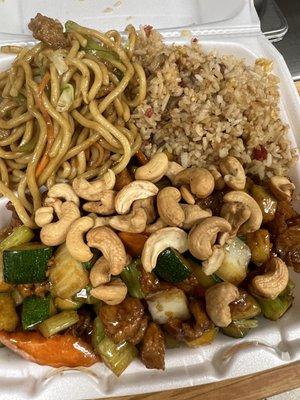 Combination Cashew with Chicken Come with your choice of chicken chow mein, pork fried rice, Steam rice, or half & half (as pictured)