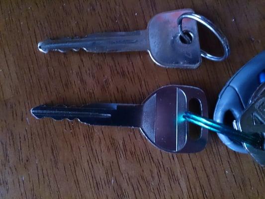 The old key is by itself on the keyring