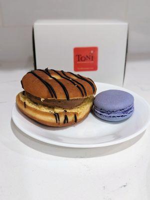 Chocolate Bavarian cream and blackberry macaron