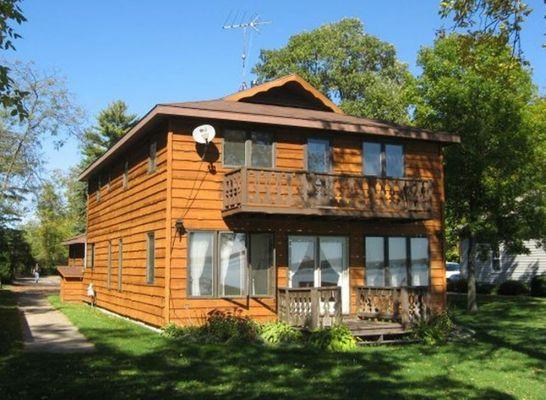 Main House - lakefront, large five bedroom, sleeps 10