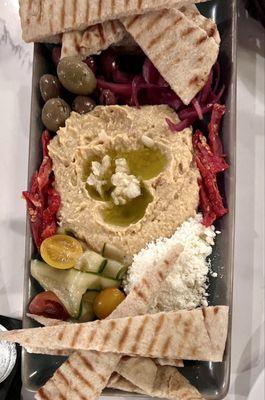 Hummus plate