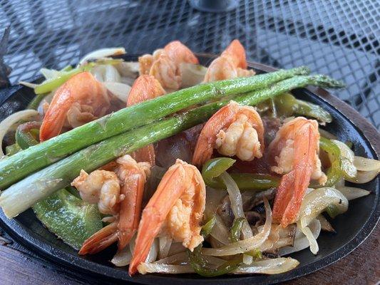 Shrimp Fajitas Rio (shrimp, mushroom, green bell peppers, and onions).