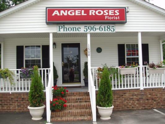 This is a photo of  the front of Angel Roses Florist.  Located on the junction of Hwy 70 & S. Miami Blvd in Durham.