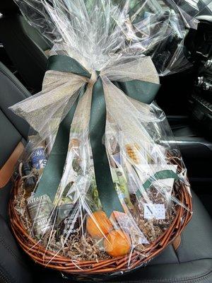 Beautiful Christmas basket.