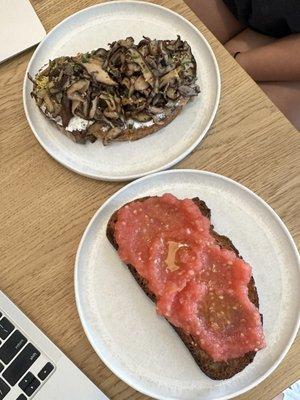 Pan con tomate + mushroom toast