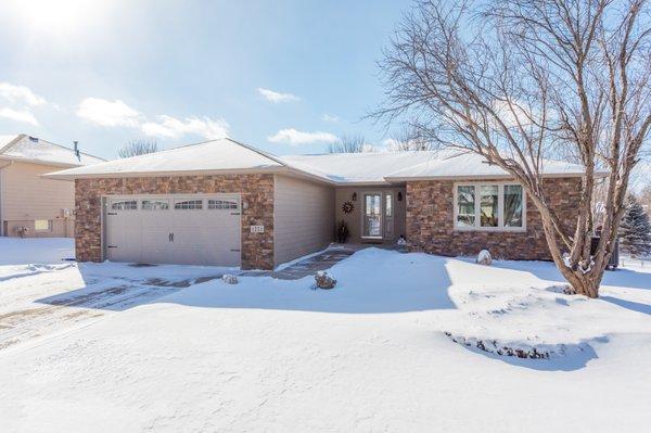 Meticulously Cared-For & Flawlessly Upgraded WO Rnch #1221SSunnyViewDr. http://www.siouxfallsrealestateonline.com/property/21800932/?addrs=1