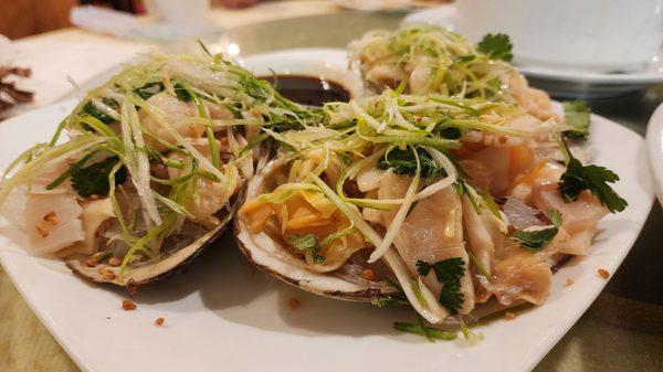 Stuffed giant clams