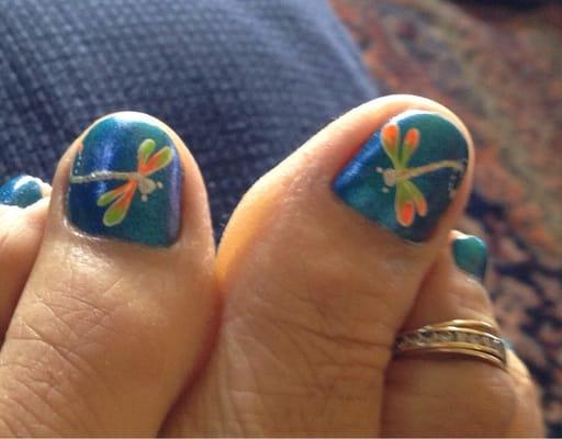 Dragonfly toes.