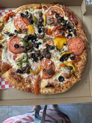 Large with tomatoes, peppers,black olives and beef