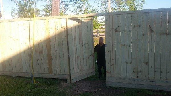 10' privacy fence with gate