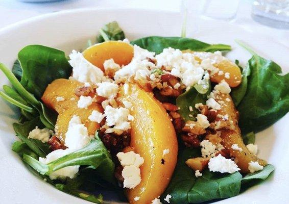 Peach walnut spinach salad