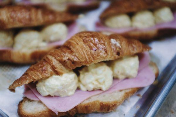 Ham and egg croissant