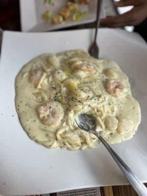 Shrimp and scallop Alfredo