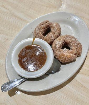 Donuts Churro Style ($7) - cake donuts with cinnamon and sugar + caramel sauce (supposed to come with 4 donuts D: )