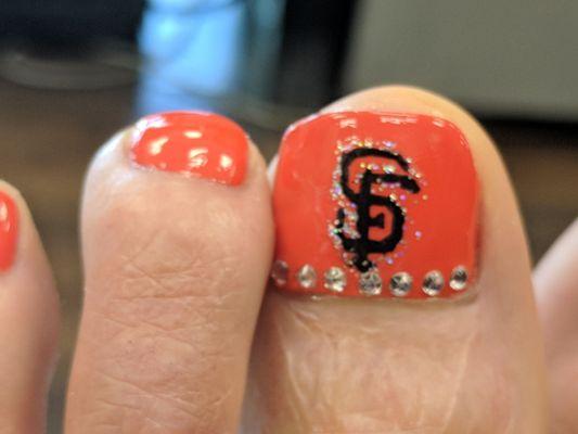 Hey Giants fans, Jamie at Nancy Bee's does amazing designs for all kinds of occasions. The leg massage you get from her is also a plus.