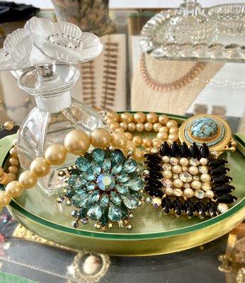 Vintage jewelry, perfume bottles and other vintage items.