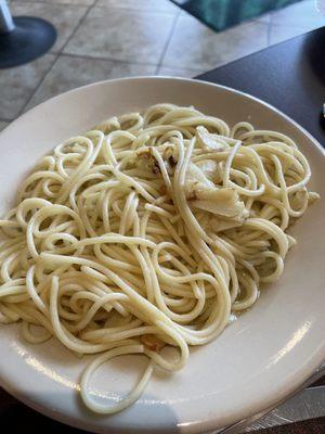 Spaghetti with garlic and oil