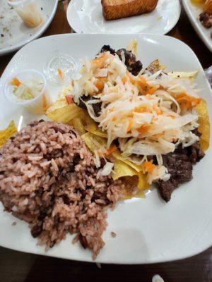 Tajadas Fritas con Carne y Queso Frito.