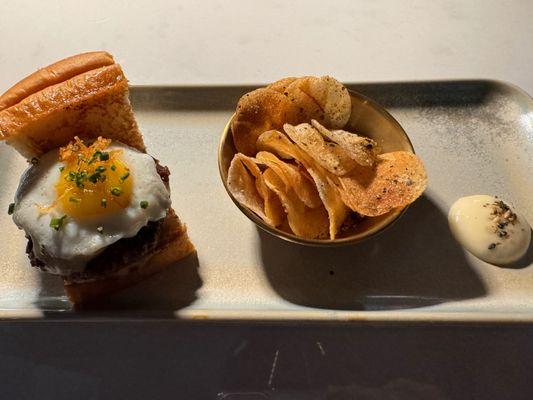 Truffle Wagyu Slider
 Wagyu Patty | Fried Quail Egg | Gruyere Cheese | Truffle Aioli | Crispy Shallot | Chives