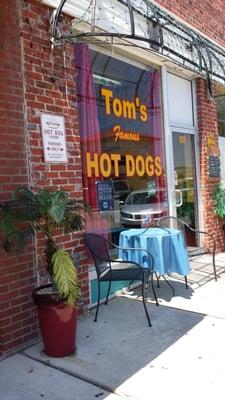 Tom's Hot Dogs in Panama City