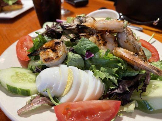 House salad with grilled shrimp