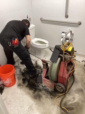 24/7 professional drain cleaning services are available for toilet clogs!