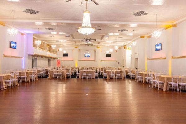 Hollywood Ballroom for 200-300 seated event, large dance floor