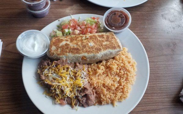 Omg the best red chili burritos plate this close to Mexico