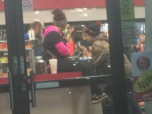 The welcome committee at the pleasant hill temp stop.  
 
 Are you kidding me.  This female sat on the counter for 17 minutes.