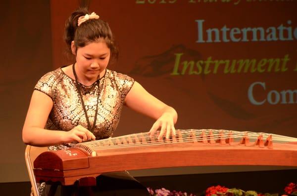 Galaxy Arts Center's guzheng soloist at Hua Yue Cup competition