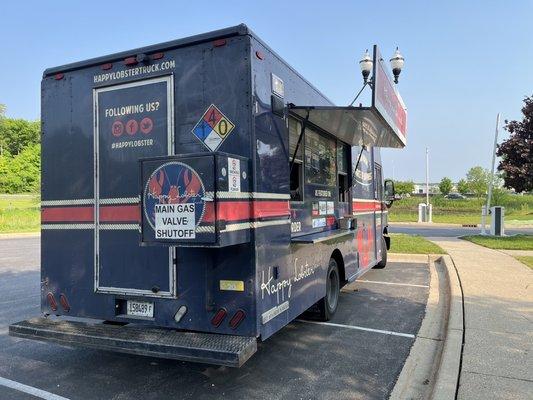 Food truck at Vernon Hills Milton Luxury Apartment