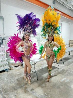 Performers from Samba Conmigo visit Mission Food Hub and dance for/with the volunteers.