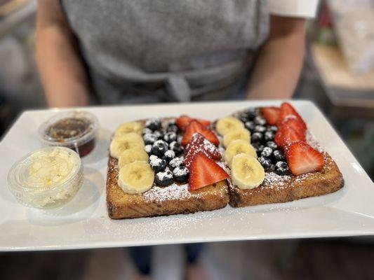 French toast w fruits