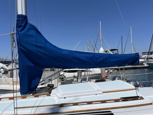 Mainsail cover with vang skirt made with Sunbrella