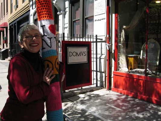 yarnbombing at domus! 4/2011