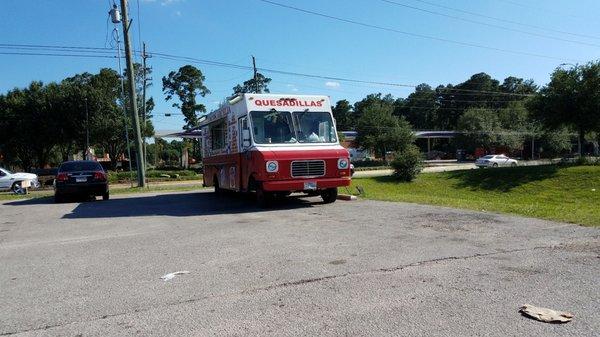 Tacos Arcelia truck is at the corner of Clay and Gesnner