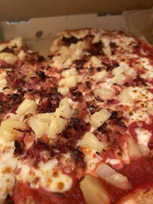 Bacon pineapple pizza