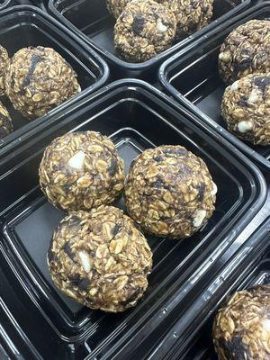 Oreo Cookies and Cream Protein Balls