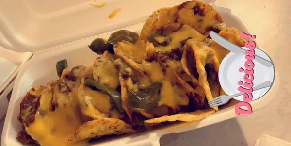 Chili cheese nachos