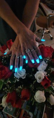 Glow in the dark nails