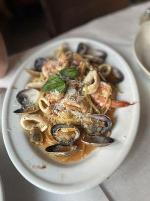 Seafood linguine