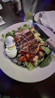 Harry Henry's Big Salad w grilled tuna