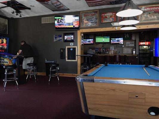 Spacious booth to dine in. Plus some pinball and pool.