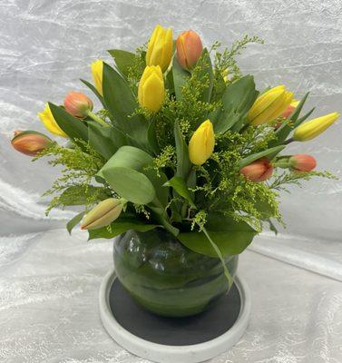 Tulips bouquet (deluxe) by Divine Flowers