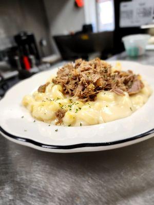 Pulled pork Mac and cheese