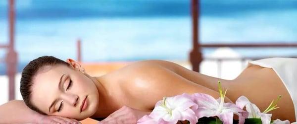 Enjoy the summer season with one of our fantastic Hollywood style Anti-aging treatments!