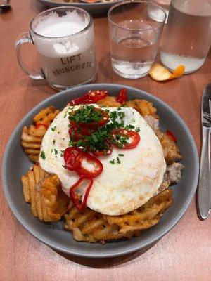 Breakfast poutine