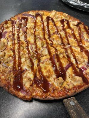 Cauliflower crust BBQ chicken