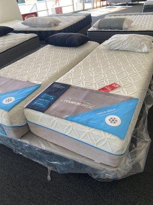 Close out Tempurpedic Cal king split 60% off